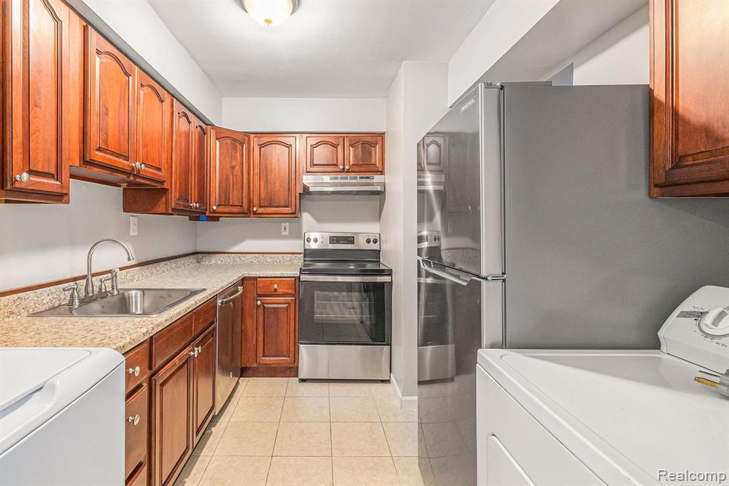 1834 COLONIAL VILLAGE Way, 2, Waterford, MI 48328 — Photo 10
