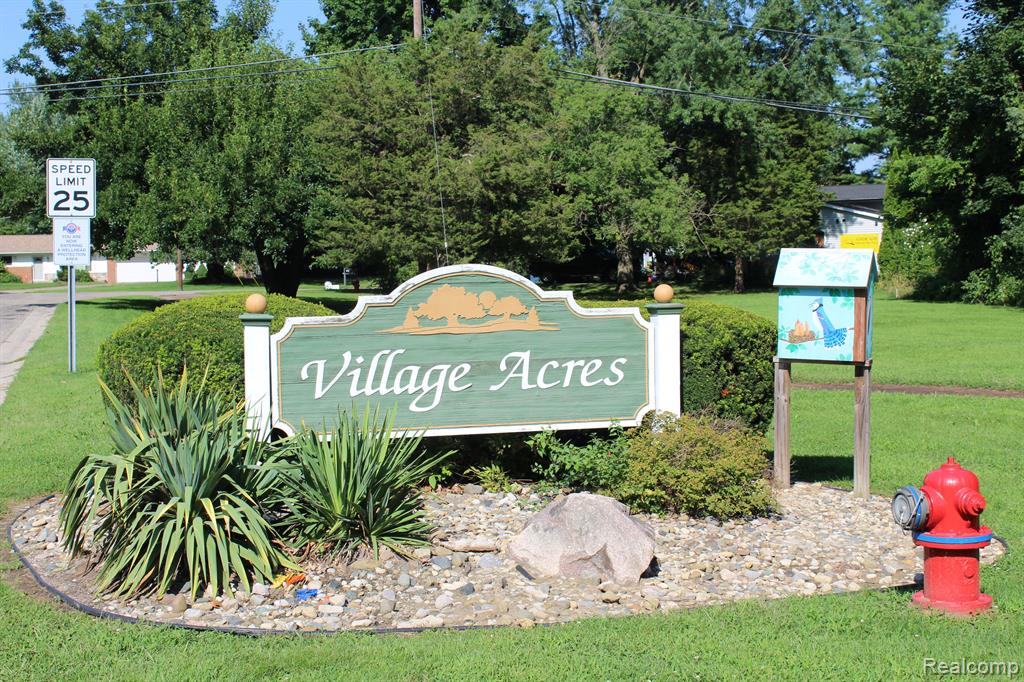 9025 GLASGOW Drive, White Lake, MI — Photo 2