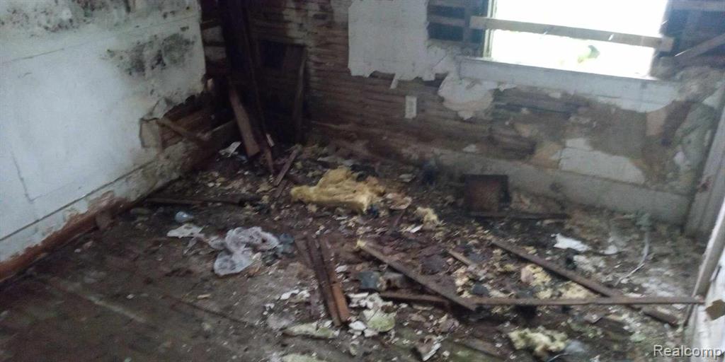 13832 PINEWOOD Street, Detroit, MI, 48205