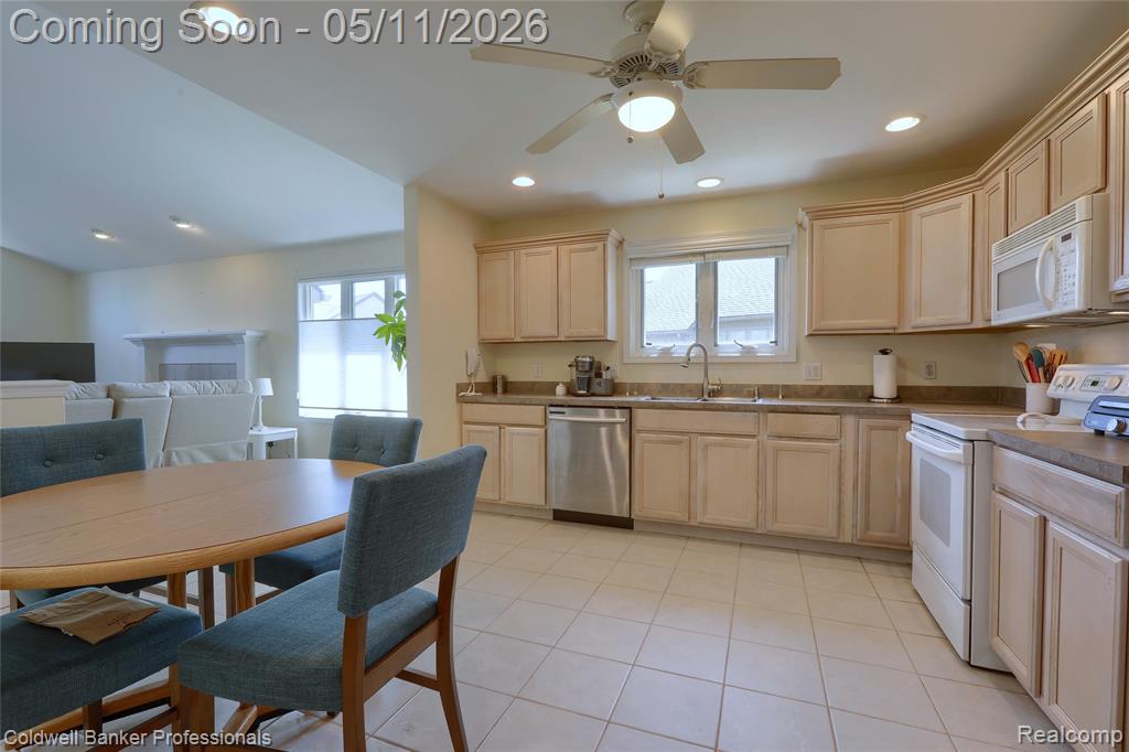 52237 Mitchell Lane, 11, Macomb, MI 48042 — Photo 9