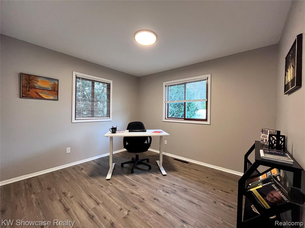 2034 E Nalone, Wixom, MI 48393 — Photo 27
