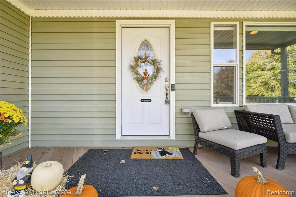 490 CLAYBURN Boulevard, Waterford, MI 48327 — Photo 3