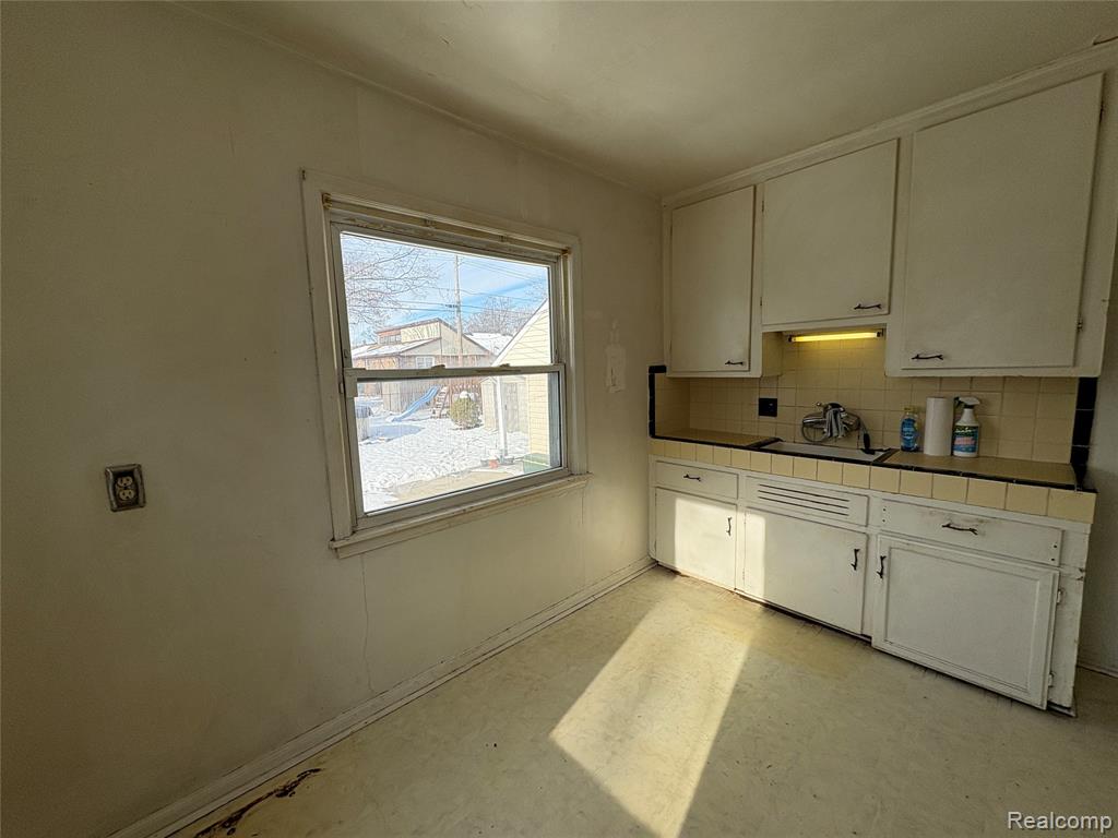4216 Syracuse Street, Dearborn Heights, MI 48125 — Photo 9