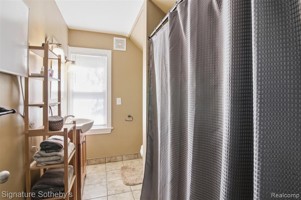 1268 Brys Drive, Grosse Pointe, MI 48236 — Photo 17