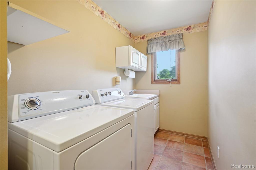 4747 WINDBERRY Lane, Milford, MI 48380 — Photo 24