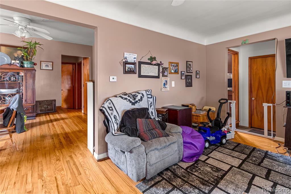 8174 Helen, Center Line, MI 48015 — Photo 4