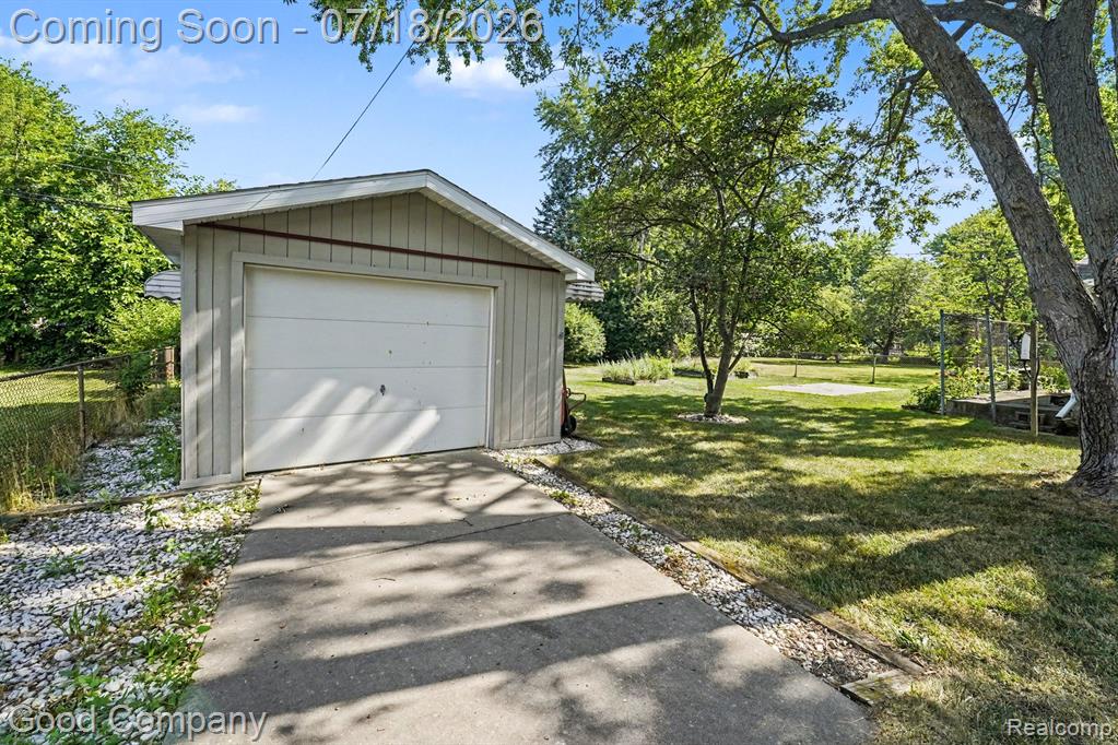6284 Woodsdale Drive, Grand Blanc, MI 48439 — Photo 11
