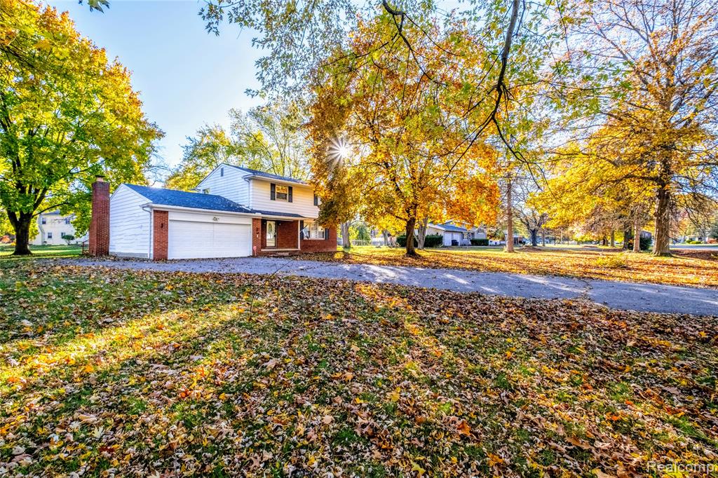 5297 Oaktree Drive, Flint, MI 48532 — Photo 2