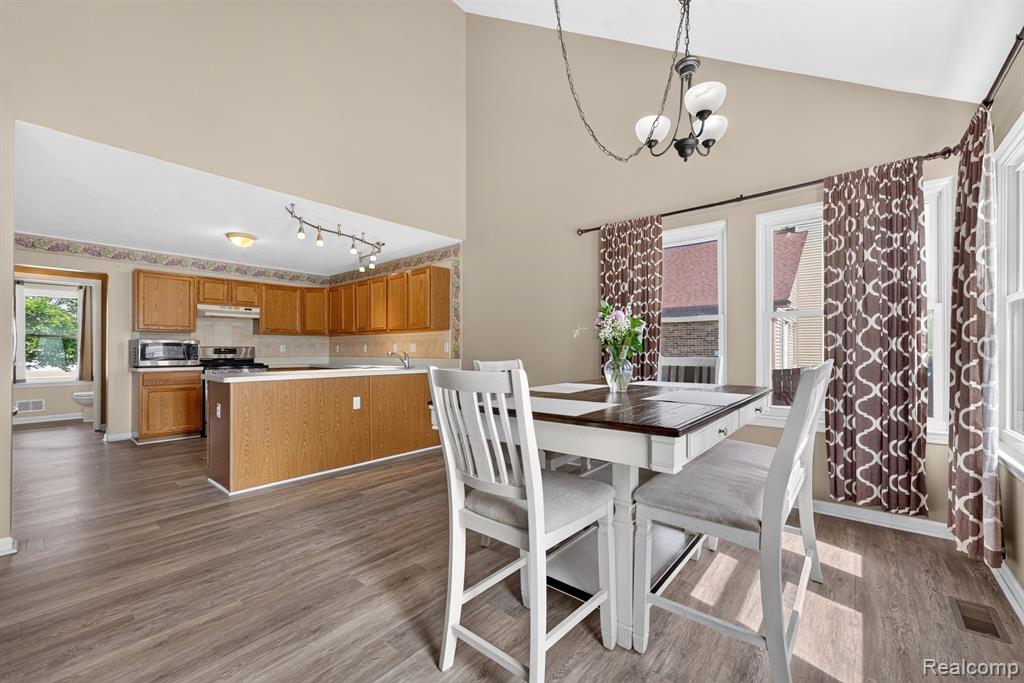 27681 MILL CREEK Drive, Brownstown, MI 48183 — Photo 8