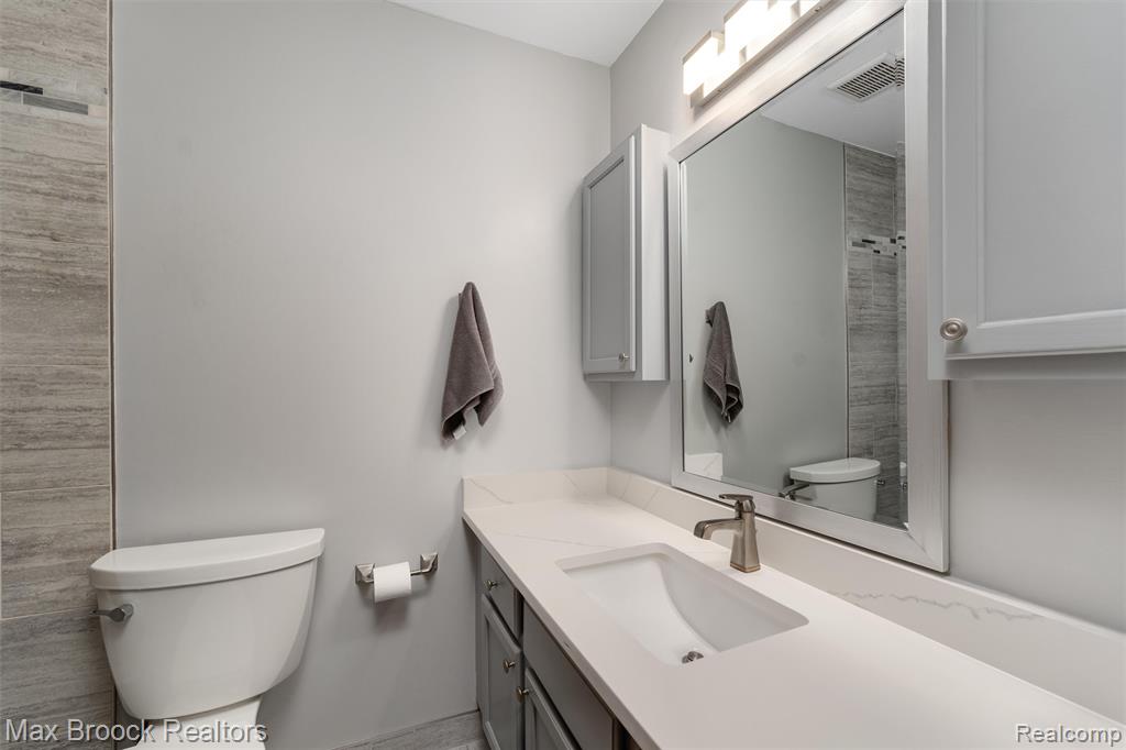 420 Baldwin Avenue, 84, Rochester, MI 48307 — Photo 17