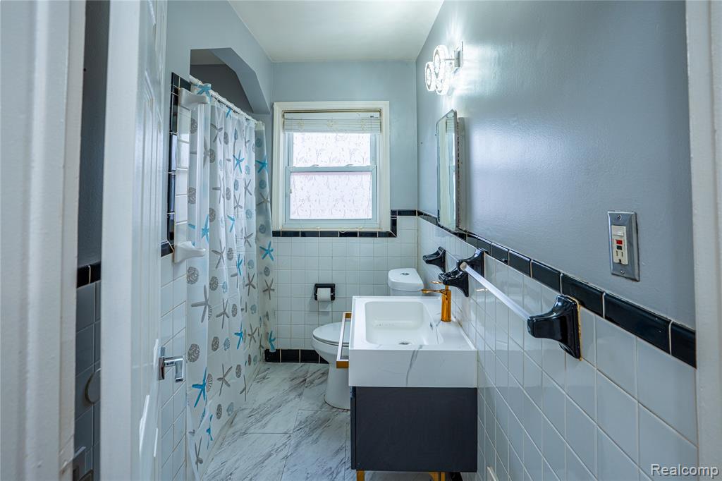 8467 Riverview Street, Dearborn Heights, MI 48127 — Photo 12
