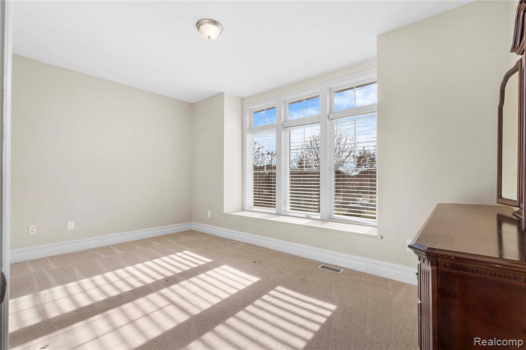 4489 Cedarhill Court, Auburn Hills, MI 48326 — Photo 17