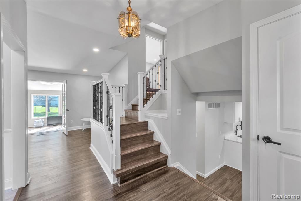 9498 Bassett Street, Livonia, MI 48150 — Photo 18