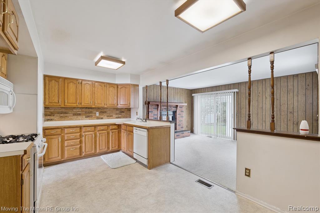6484 Huntleigh Street, Garden City, MI — Photo 11
