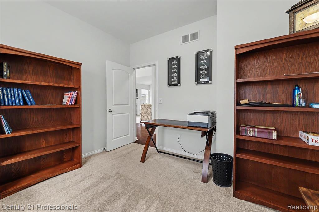 49455 Messara Drive, Macomb, MI 48042 — Photo 32