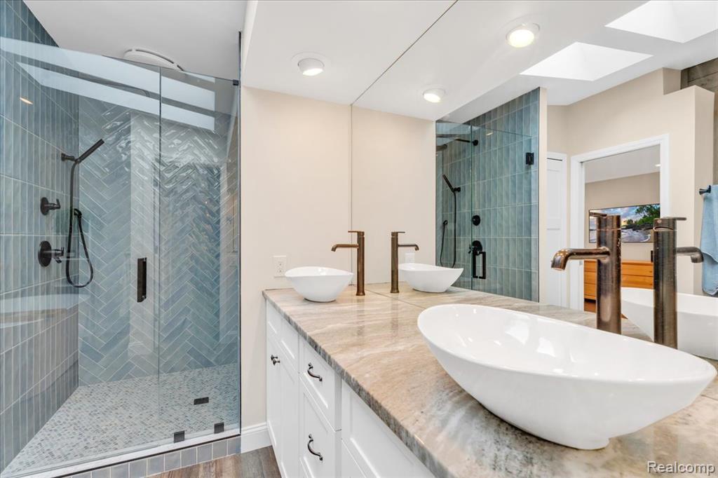7107 Locklin Street, West Bloomfield, MI 48324 — Photo 21