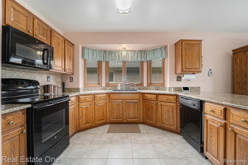54448 Verona Park Drive, Macomb, MI 48042 — Photo 16