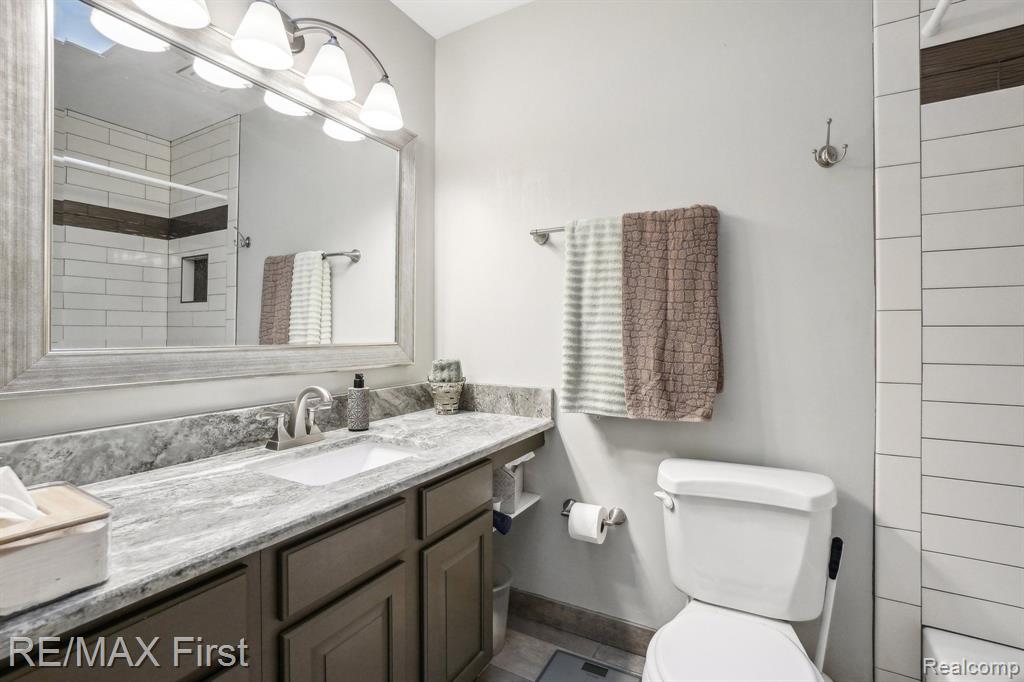 4812 FOXCROFT Drive, Troy, MI 48085 — Photo 22