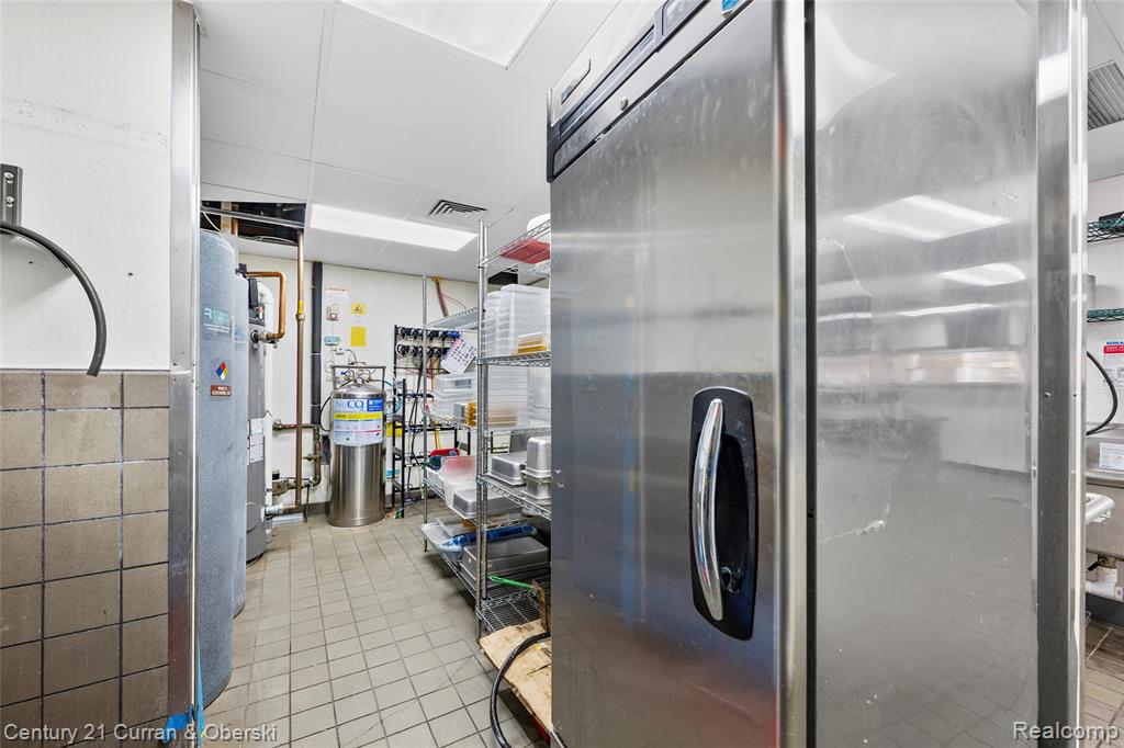 32704 Grand River Avenue, Farmington, MI, 48336