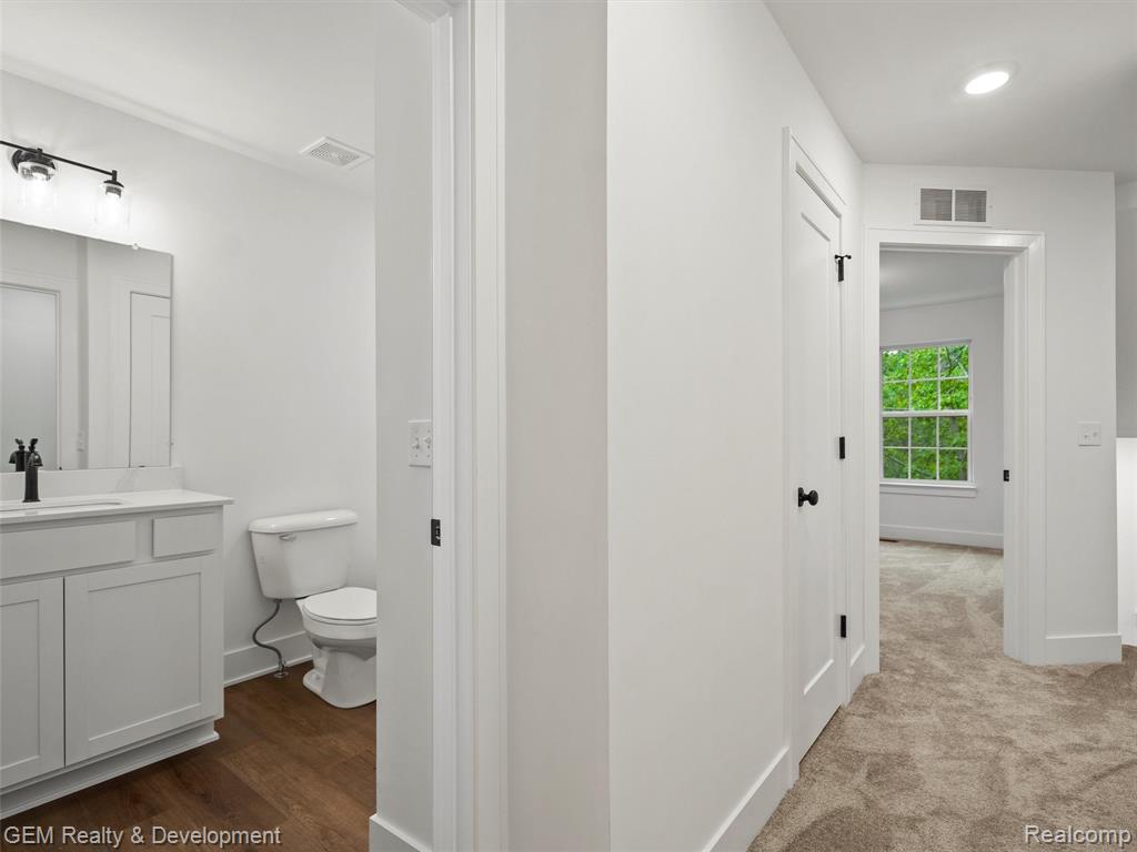 551 VILLAGE Lane, Milford, MI 48381 — Photo 10