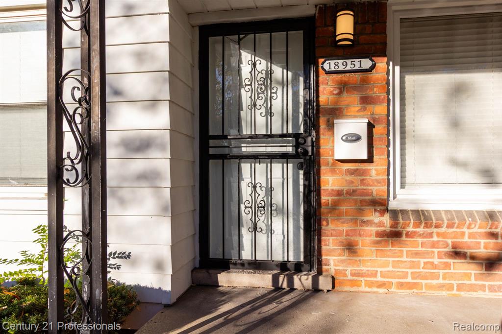 18951 Edinborough Road, Detroit, MI 48219 — Photo 4