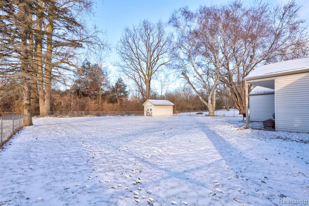 5465 Johnson Road, Flushing, MI 48433 — Photo 5