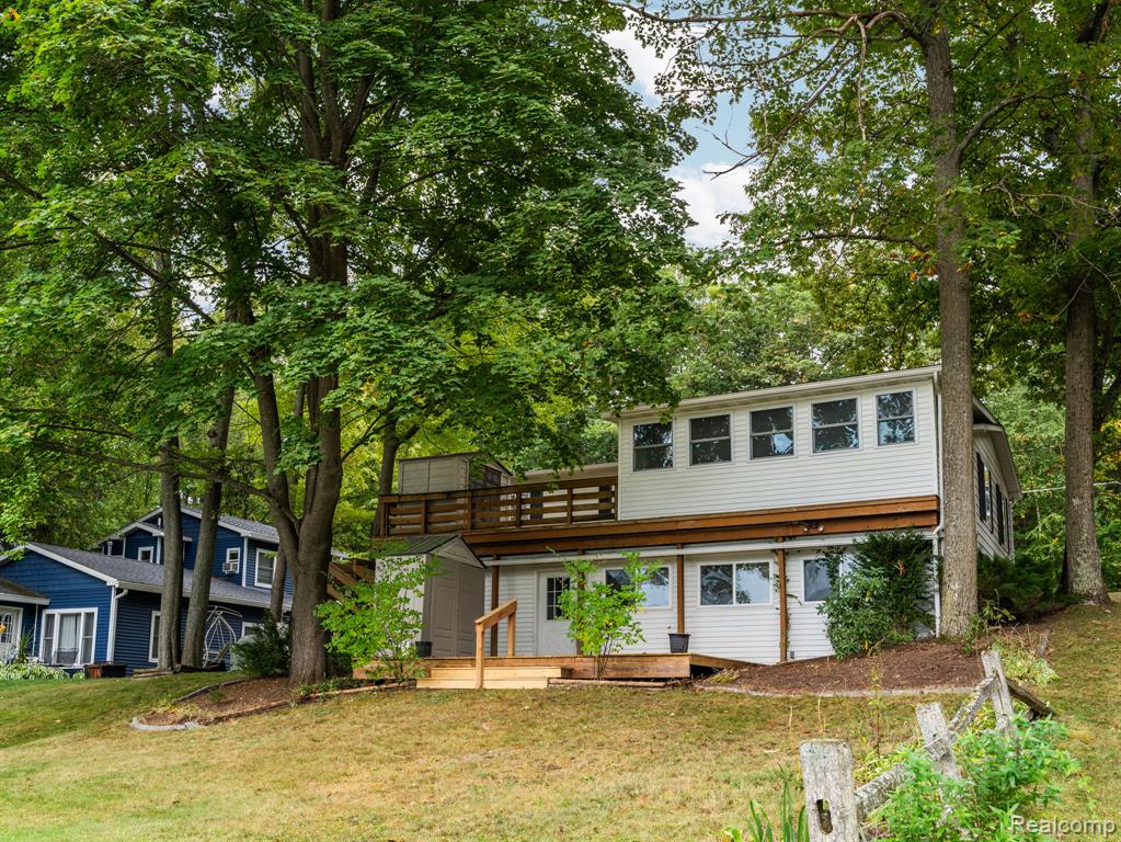 681 Lakeview Drive, Harrison, MI 48625 — Photo 12