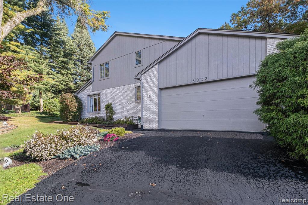 8323 FAWN VALLEY Drive, Clarkston, MI 48348 — Photo 2