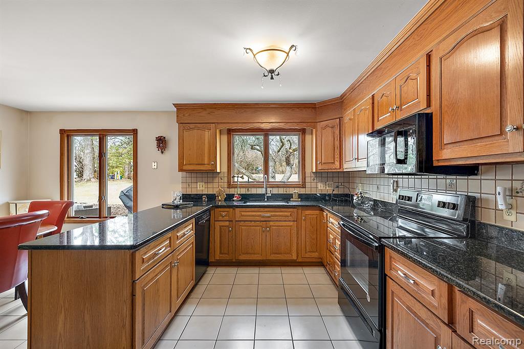 4366 Ardmore Drive, Bloomfield Hills, MI 48302 — Photo 13