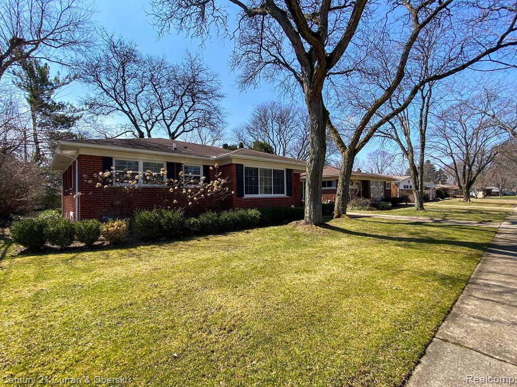 16925 MADOLINE Street, Beverly Hills, MI 48025 — front exterior