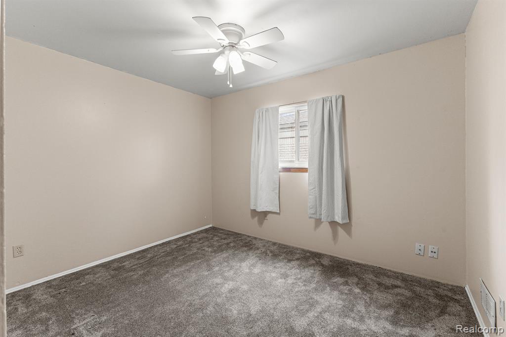4928 RAYMOND Avenue, Dearborn Heights, MI 48125 — Photo 16