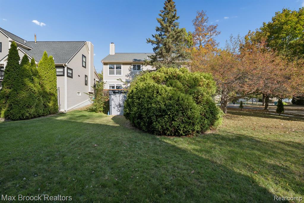 758 Huntclub Boulevard, Auburn Hills, MI 48326 — Photo 38