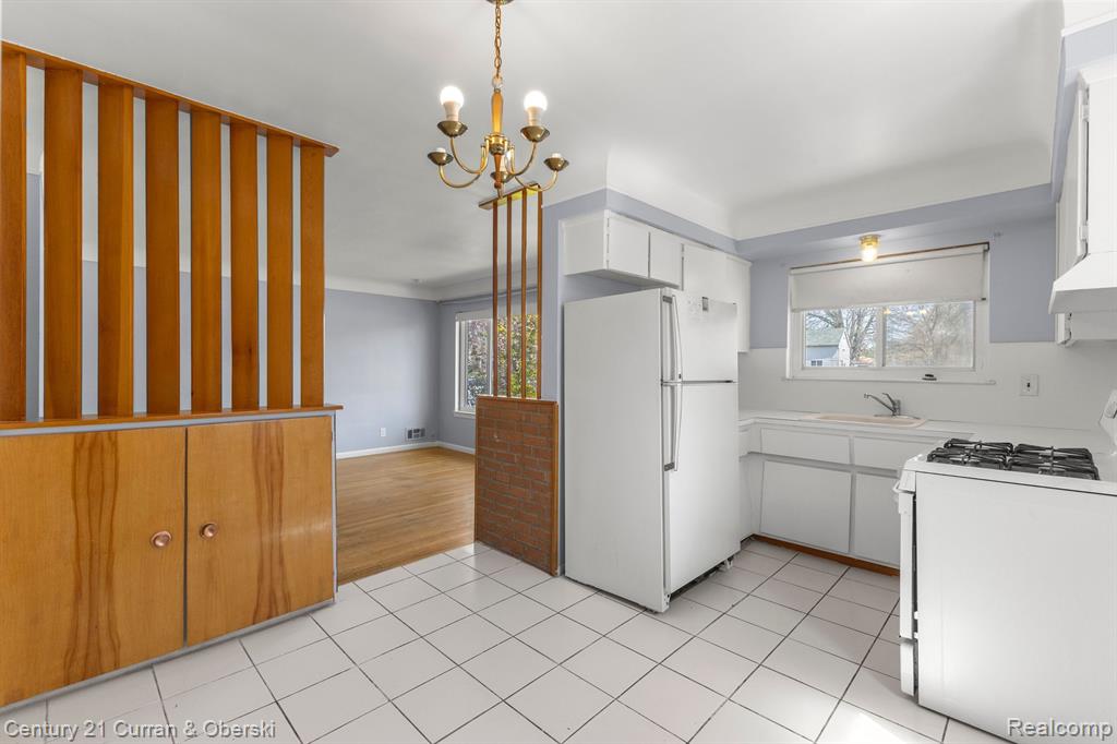 6661 N BEECH DALY Road, Dearborn Heights, MI 48127 — Photo 11