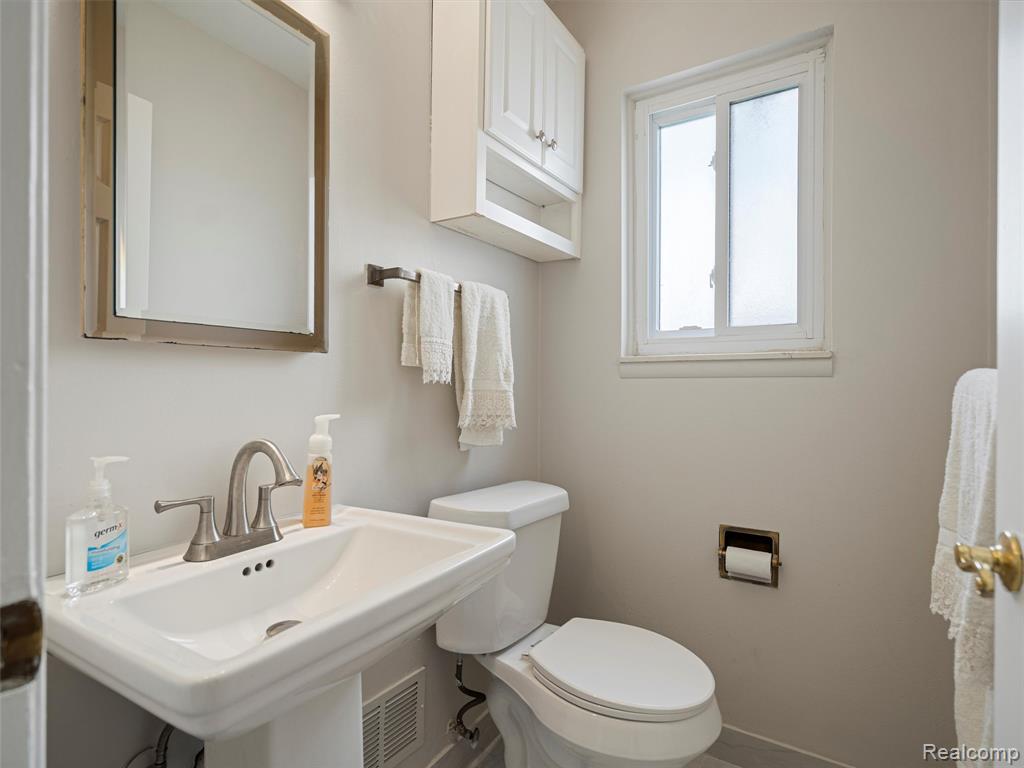 4971 Chadbourne Drive, Sterling Heights, MI 48310 — Photo 33