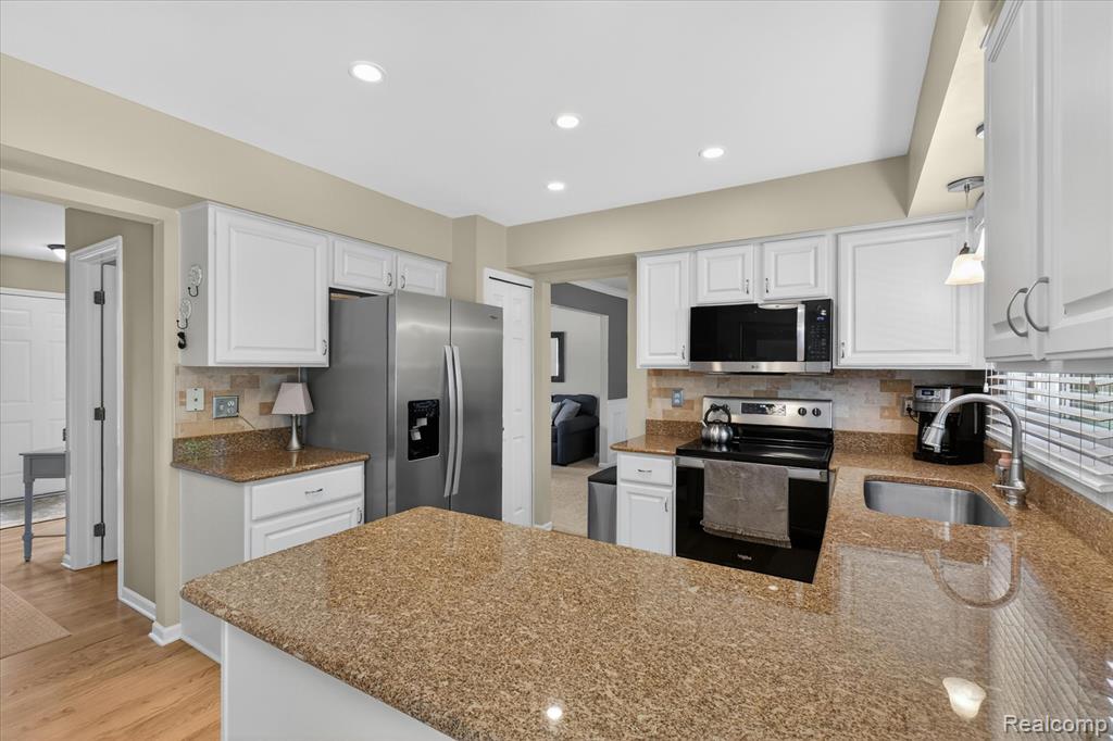 7071 Foxcreek Drive, Canton, MI 48187 — Photo 16