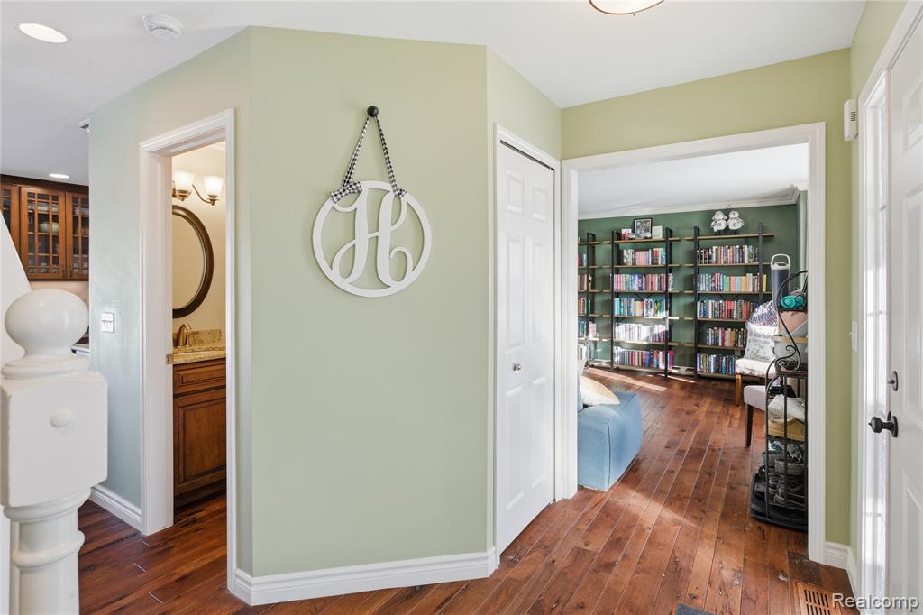 816 Oak Cluster Court, Howell, MI 48855 — Photo 4