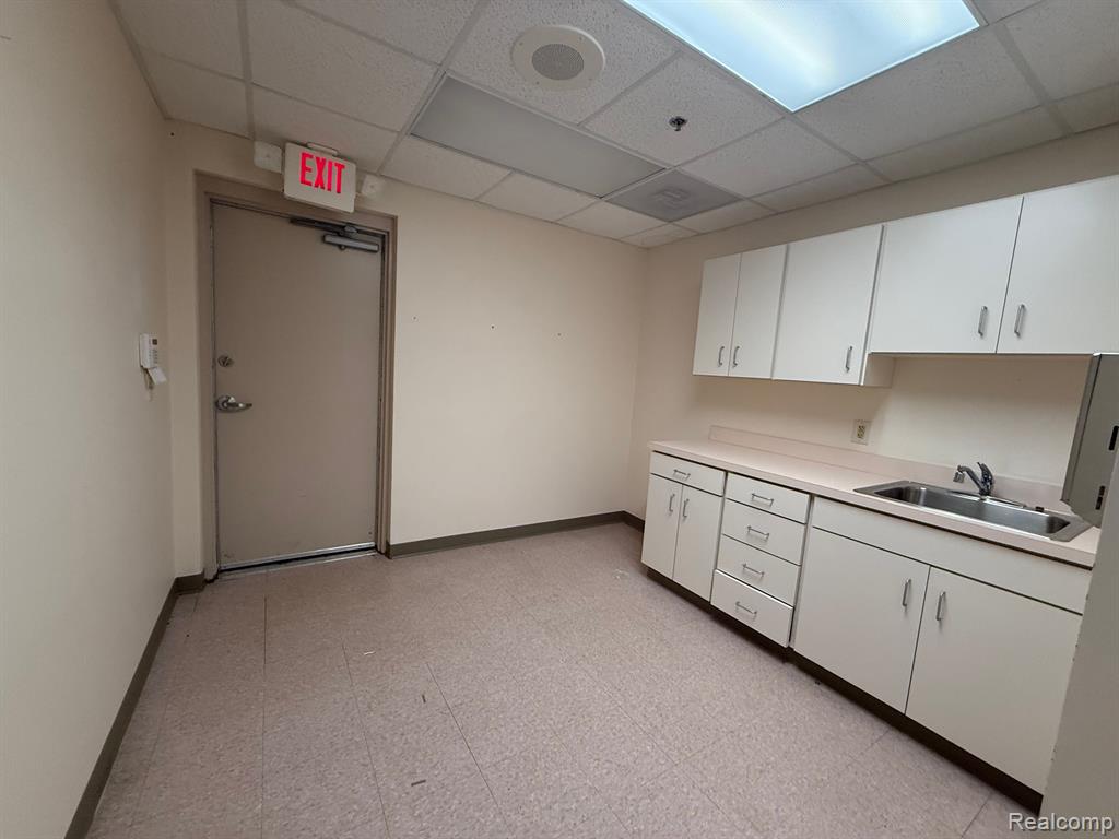 9460 S SAGINAW Road, Grand Blanc, MI 48439 — Photo 7