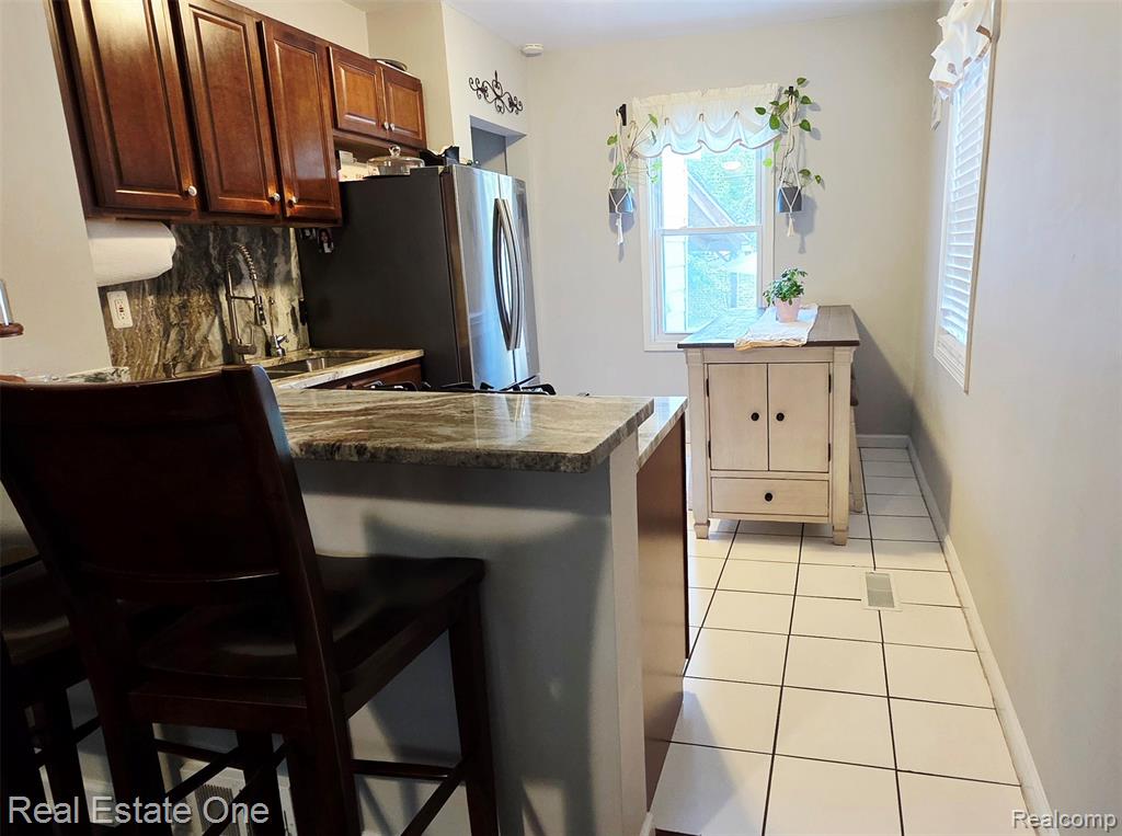 611 E Bernhard Avenue, Hazel Park, MI 48030 — Photo 6