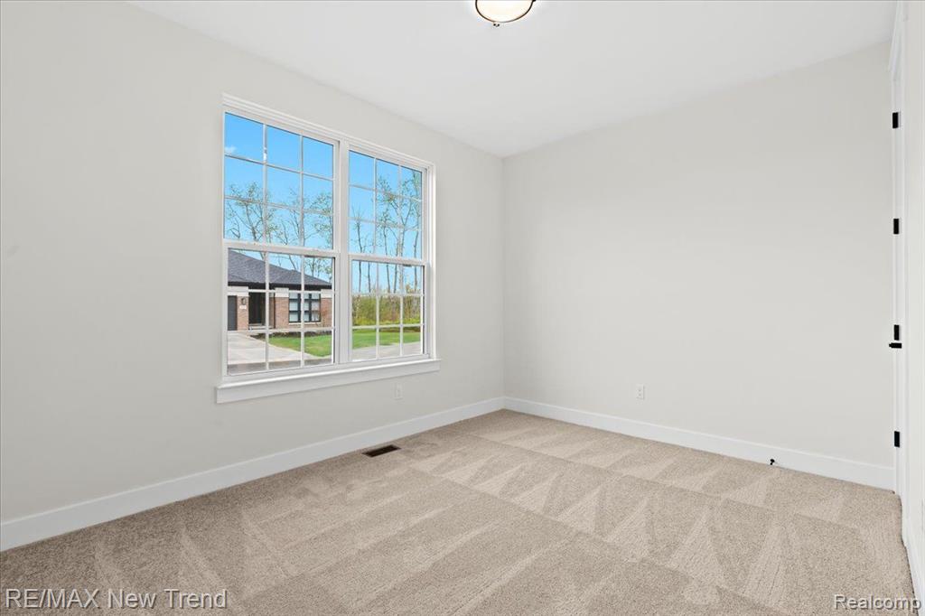 7836 Trailside Court, West Bloomfield, MI 48323 — Photo 17