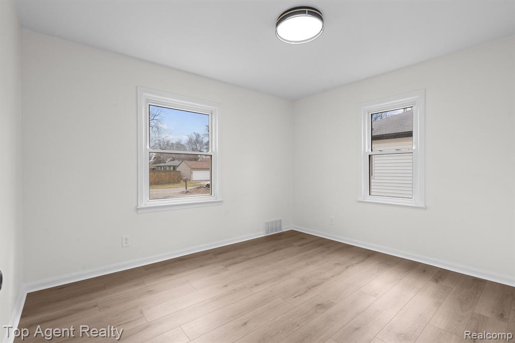 3986 BEECHGROVE Drive, Waterford, MI 48328 — Photo 14