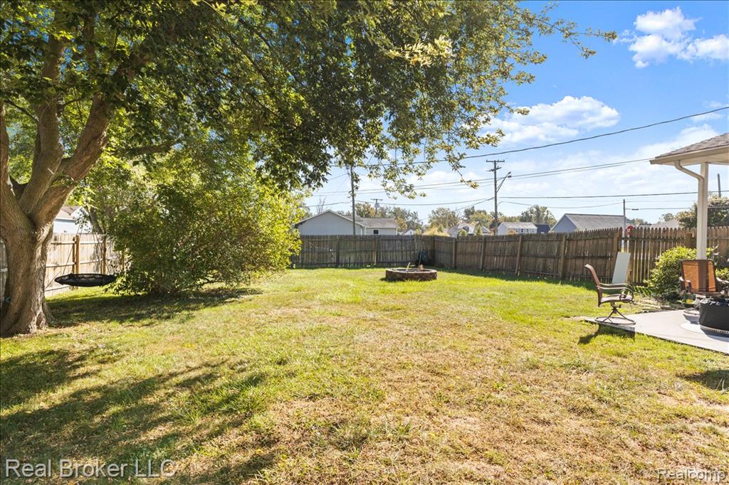 4268 Ravenswood Road, Port Huron, MI 48060 — Photo 33