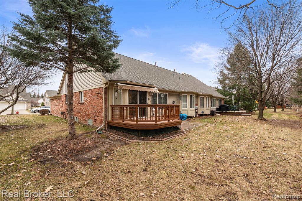 5776 Woodview Drive, 6, Sterling Heights, MI 48314 — Photo 26