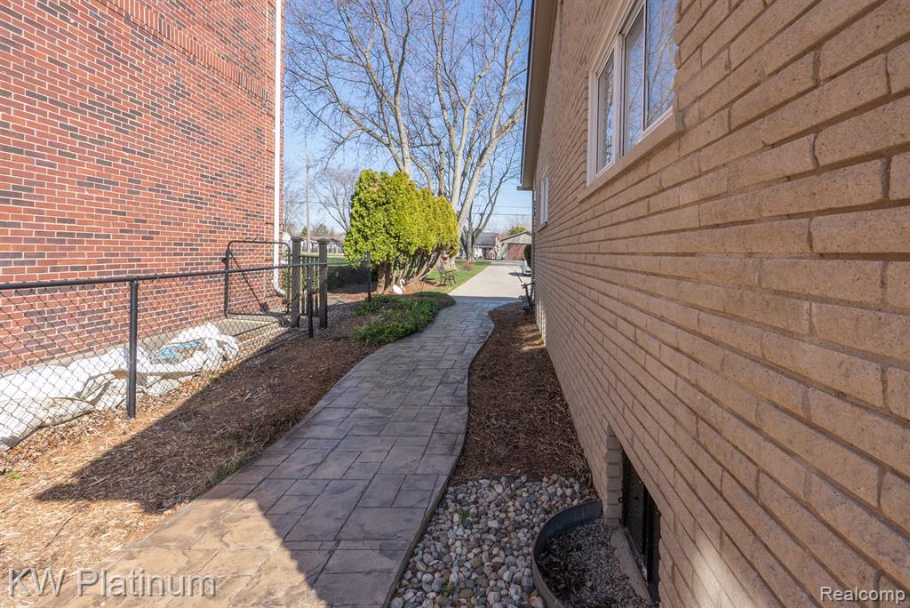 48218 Harbor Drive, Chesterfield, MI 48047 — Photo 18