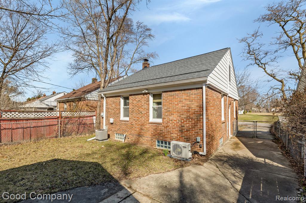396 UNIVERSITY Street, Ferndale, MI 48220 — Photo 25