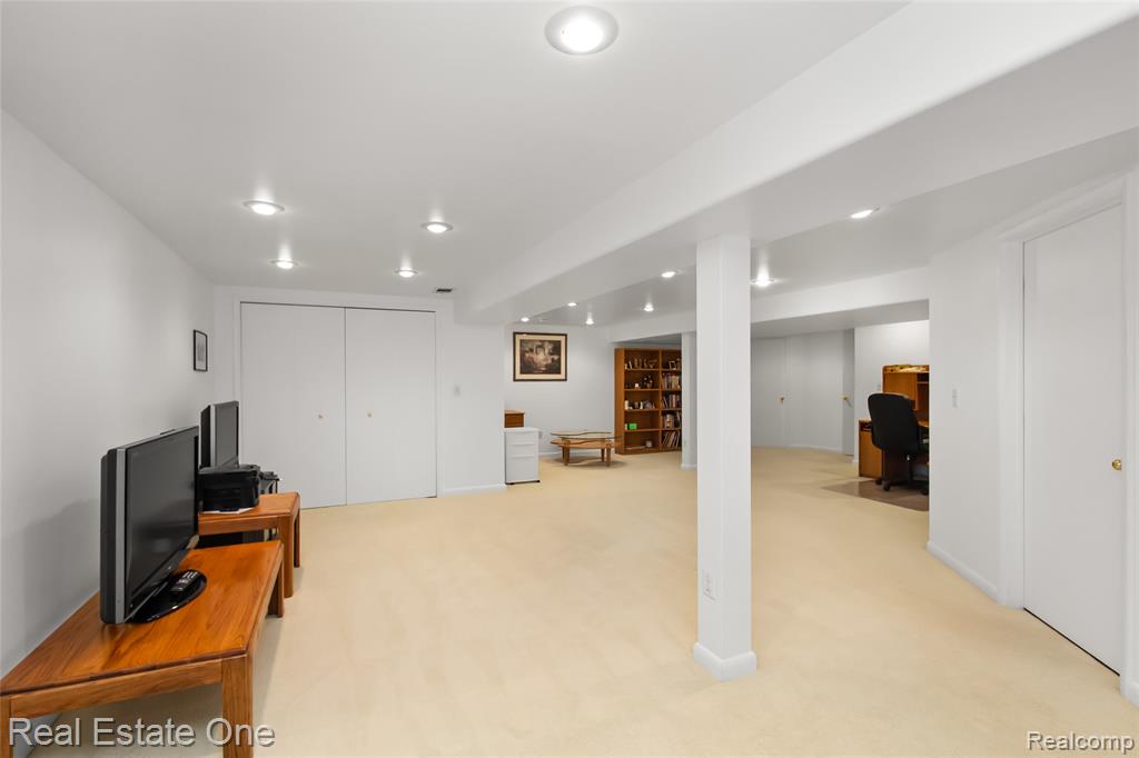 367 N Oak Drive, Commerce Twp, MI 48390 — Photo 30