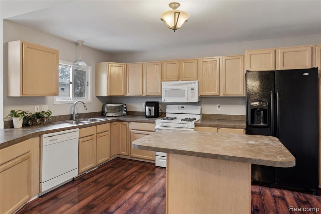 8732 Elizabeth Lake Road, White Lake, MI — Photo 4