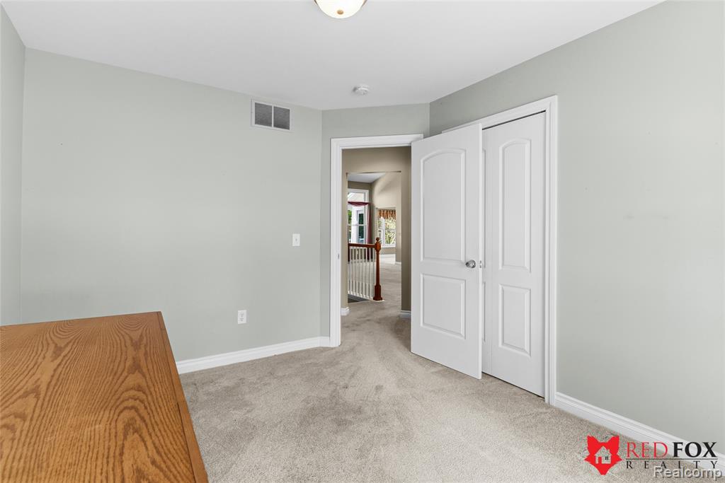 1199 Creek View Court, Burton, MI 48509 — Photo 9