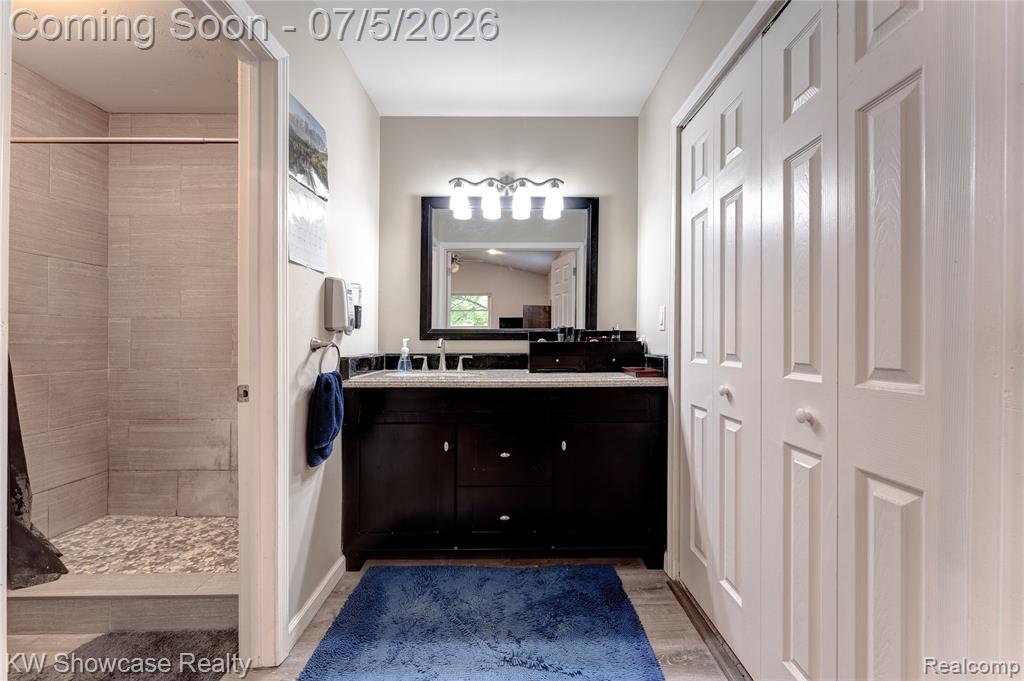 5666 Drake Hollow Drive E, West Bloomfield, MI — Photo 16