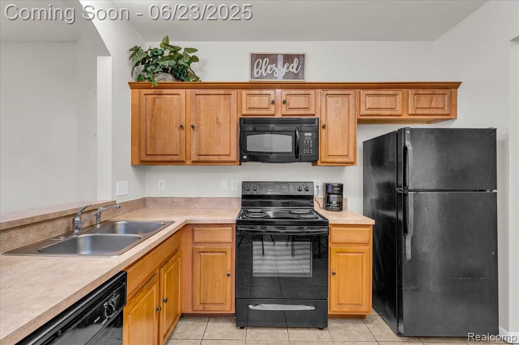 417 E BERNHARD Avenue, Hazel Park, MI 48030 — Photo 13