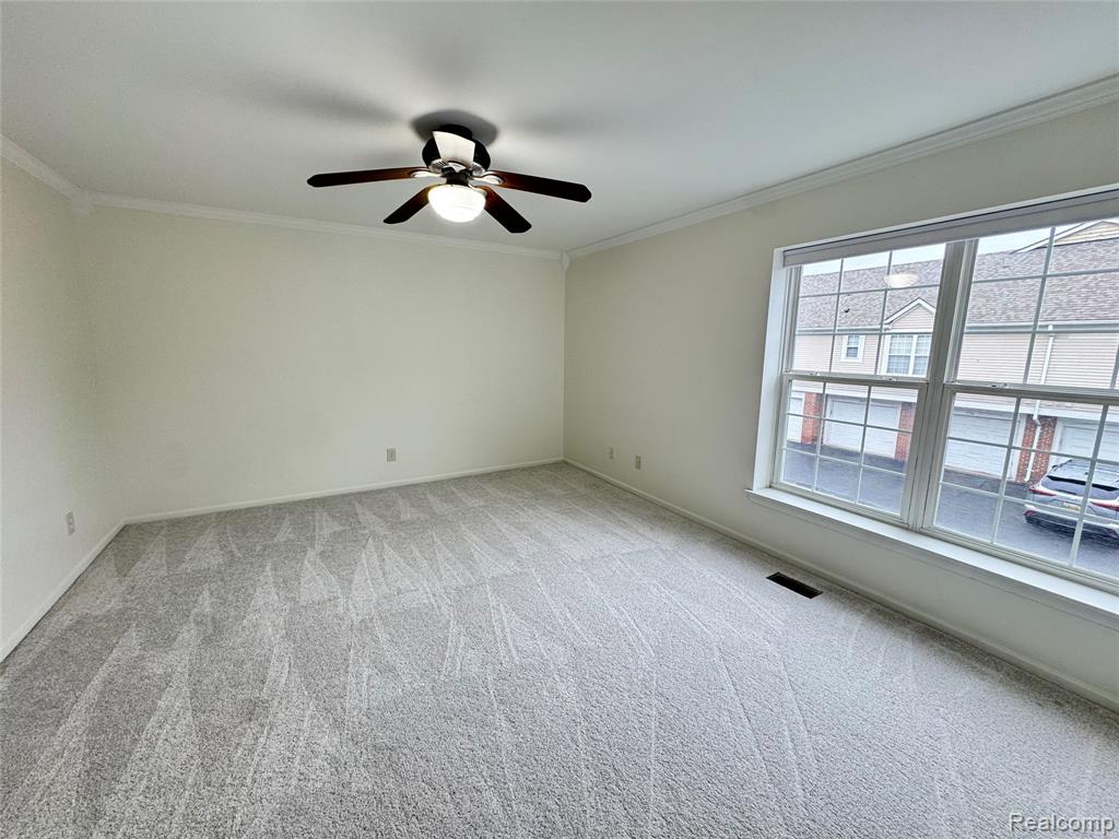 5472 Pine Aires Drive, Sterling Heights, MI 48314 — Photo 15